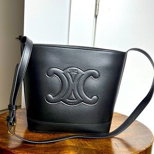 SMALL BUCKET CUIR TRIOMPHE IN SMOOTH CALFSKIN
BLACK